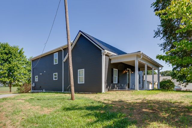 129 S Cedar St, Cross Plains, TN 37049