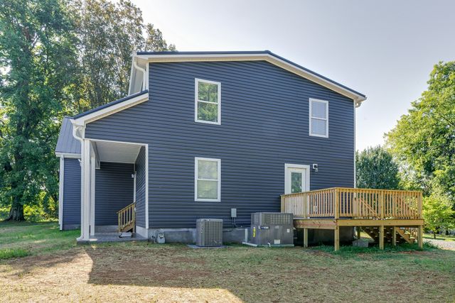 129 S Cedar St, Cross Plains, TN 37049