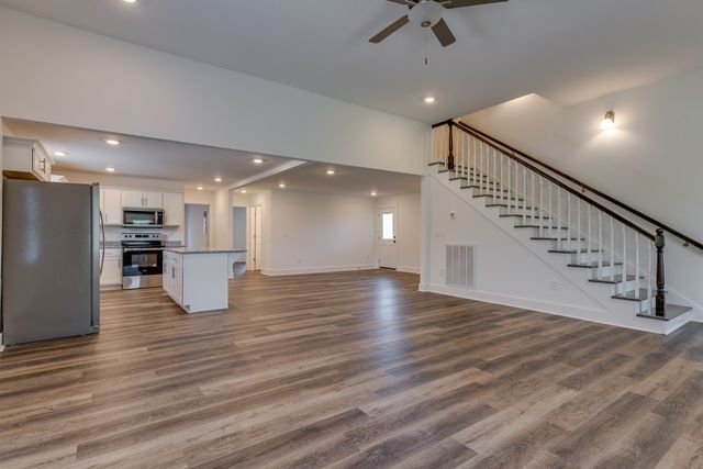 129 S Cedar St, Cross Plains, TN 37049