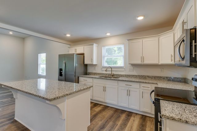 129 S Cedar St, Cross Plains, TN 37049