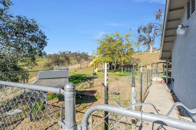34045 George Smith Road, Yokuts Valley, CA 93675