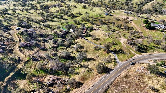 34045 George Smith Road, Yokuts Valley, CA 93675