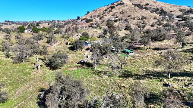 34045 George Smith Road, Yokuts Valley, CA 93675