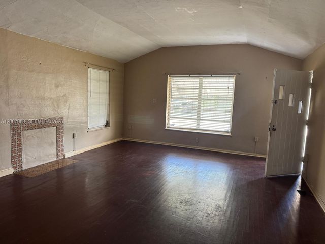 1812 Fillmore St, Hollywood, FL 33020