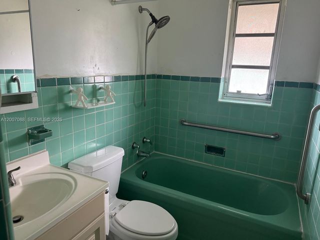 1812 Fillmore St, Hollywood, FL 33020