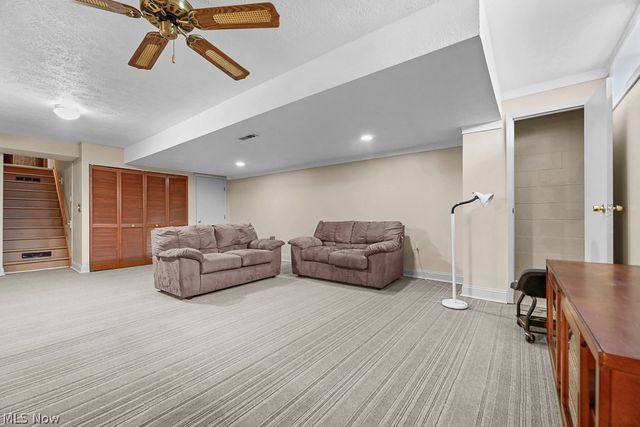 7075 Big Creek Pky, Middleburg Heights, OH 44130
