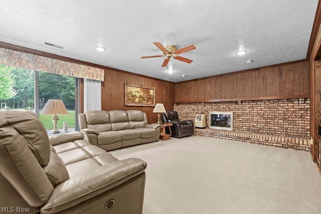 7075 Big Creek Pky, Middleburg Heights, OH 44130