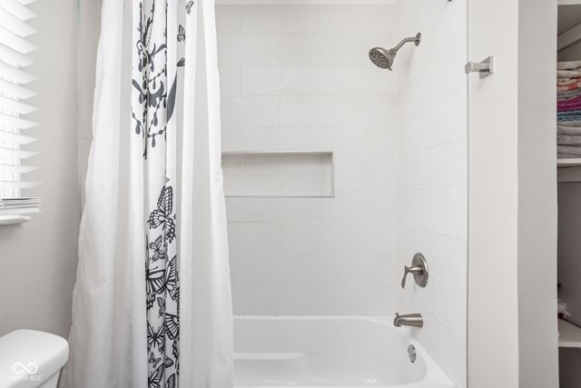 6829 Willow Road, Indianapolis, IN 46220