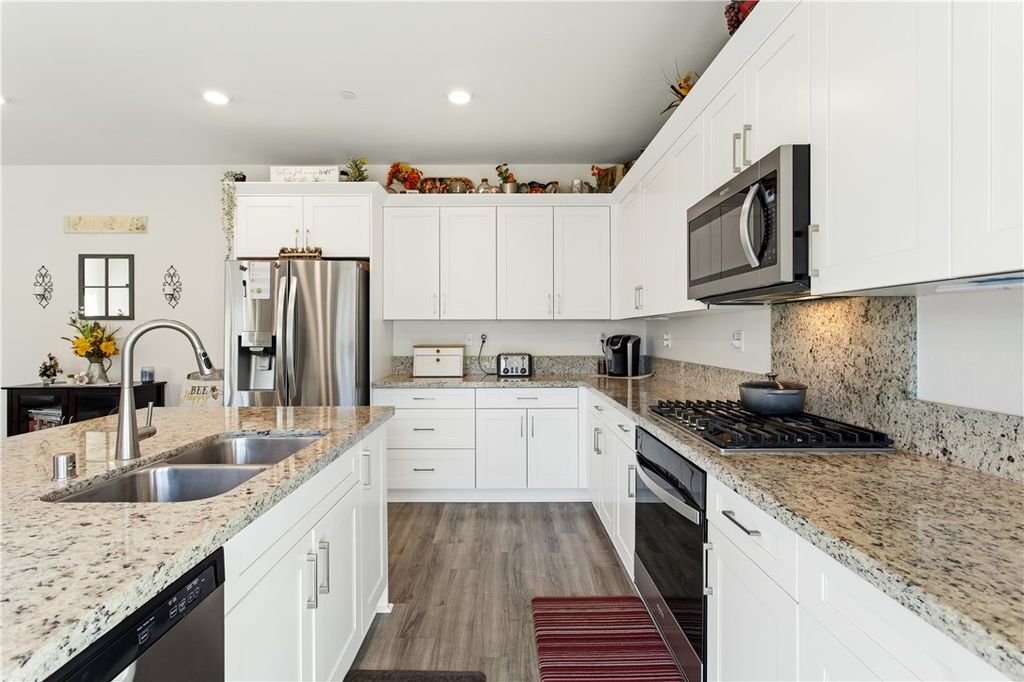 Image 11 of property listing at 8476 Perada, Jurupa Valley, CA 92509