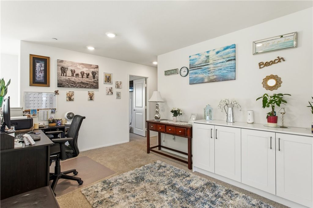 Image 13 of property listing at 8476 Perada, Jurupa Valley, CA 92509