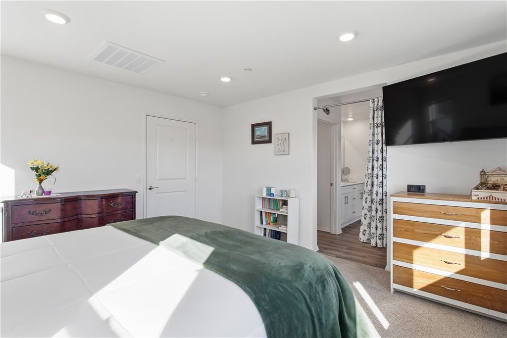 Image 16 of property listing at 8476 Perada, Jurupa Valley, CA 92509