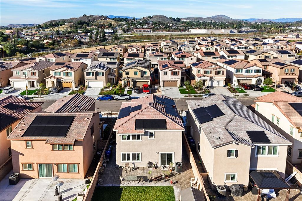 Image 33 of property listing at 8476 Perada, Jurupa Valley, CA 92509