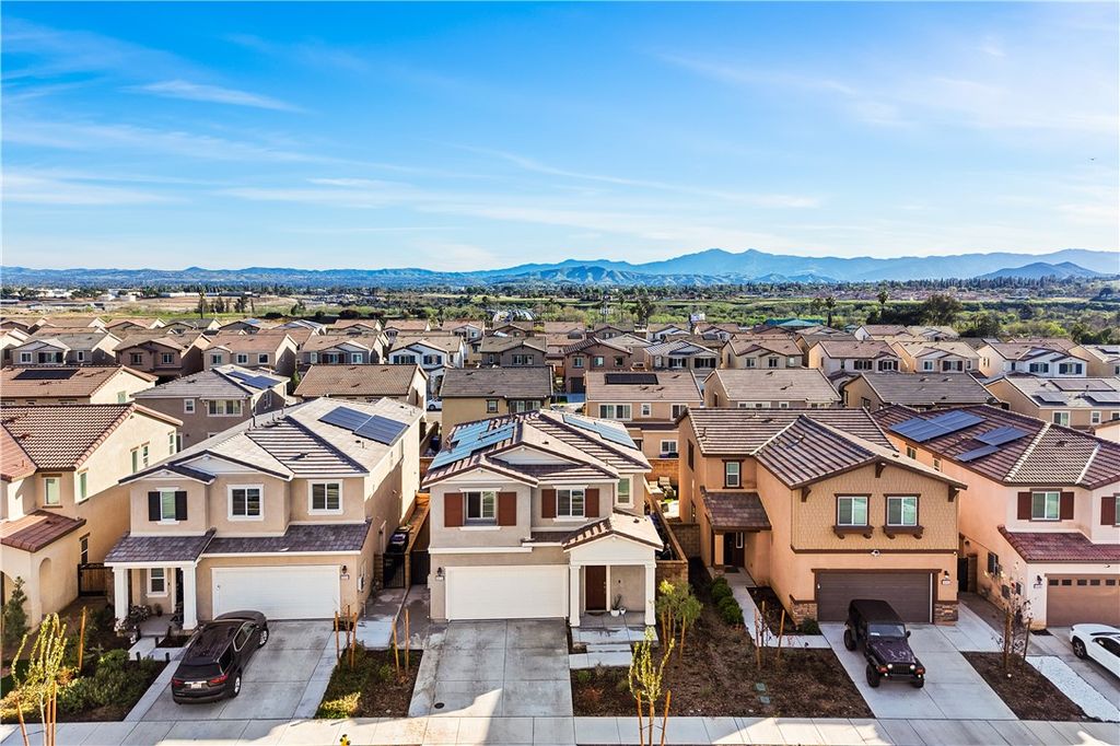 Image 34 of property listing at 8476 Perada, Jurupa Valley, CA 92509