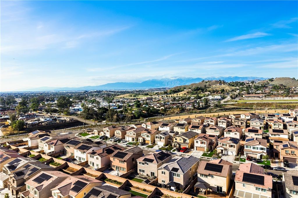 Image 36 of property listing at 8476 Perada, Jurupa Valley, CA 92509