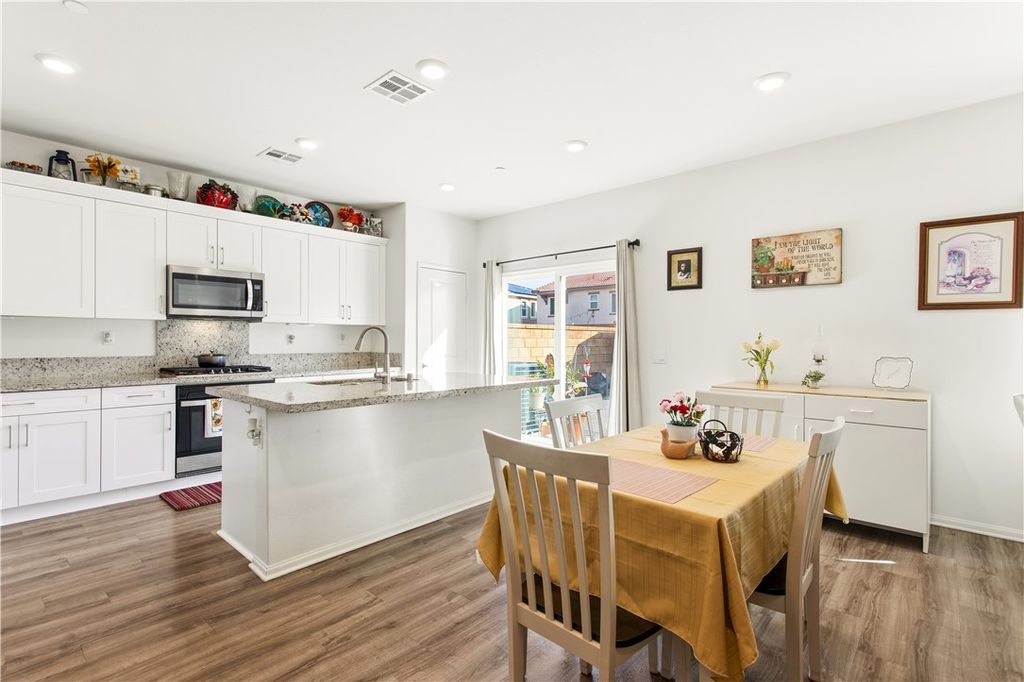 Image 8 of property listing at 8476 Perada, Jurupa Valley, CA 92509