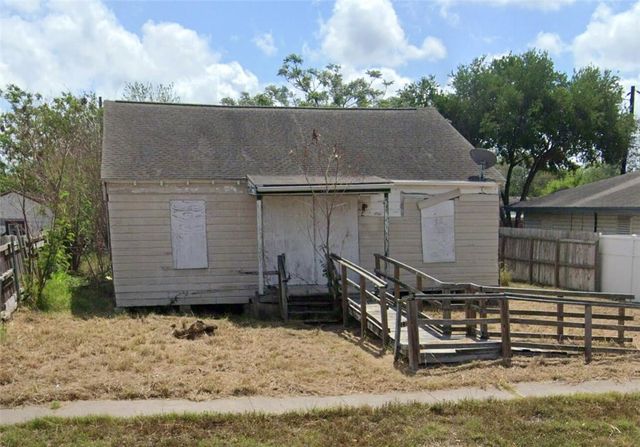 2844 Prescott St, Corpus Christi, TX 78404