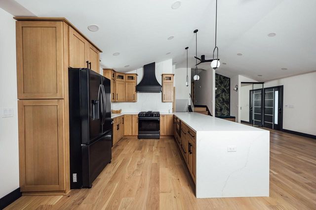 2125 Donmar LANE, Brookfield, WI 53005