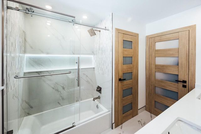 2125 Donmar LANE, Brookfield, WI 53005