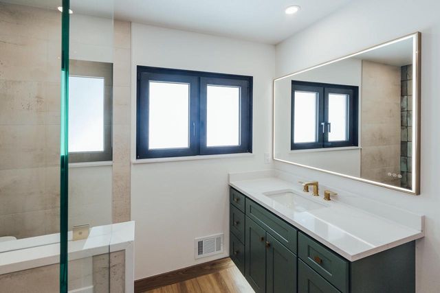 2125 Donmar LANE, Brookfield, WI 53005