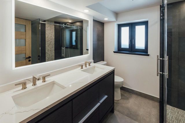 2125 Donmar LANE, Brookfield, WI 53005