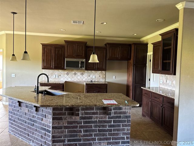 10 Ranch Acres Road, Pryor, OK 74361