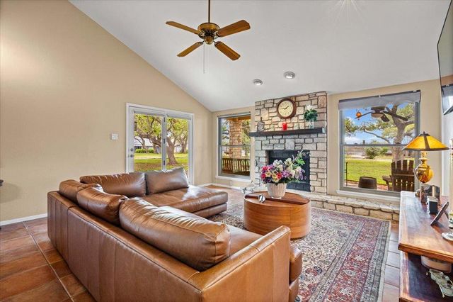 104 Overlook CIR, Wimberley, TX 78676