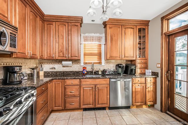 32 Glover Avenue, Yonkers, NY 10704