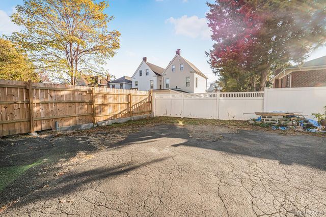 32 Glover Avenue, Yonkers, NY 10704