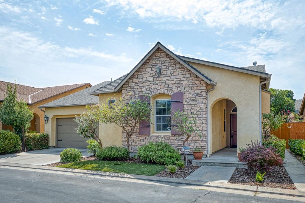 Image 1 of property listing at 3748 Salem Lane, Clovis, CA 93619
