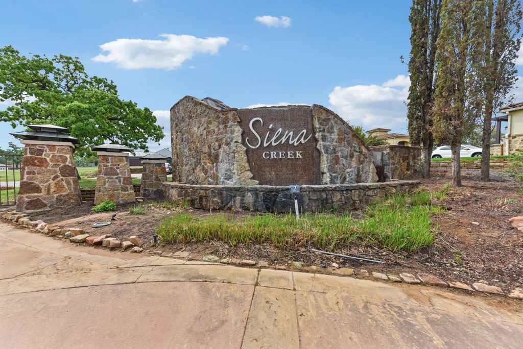 205 Mitchell Creek DR, Horseshoe Bay, TX 78657