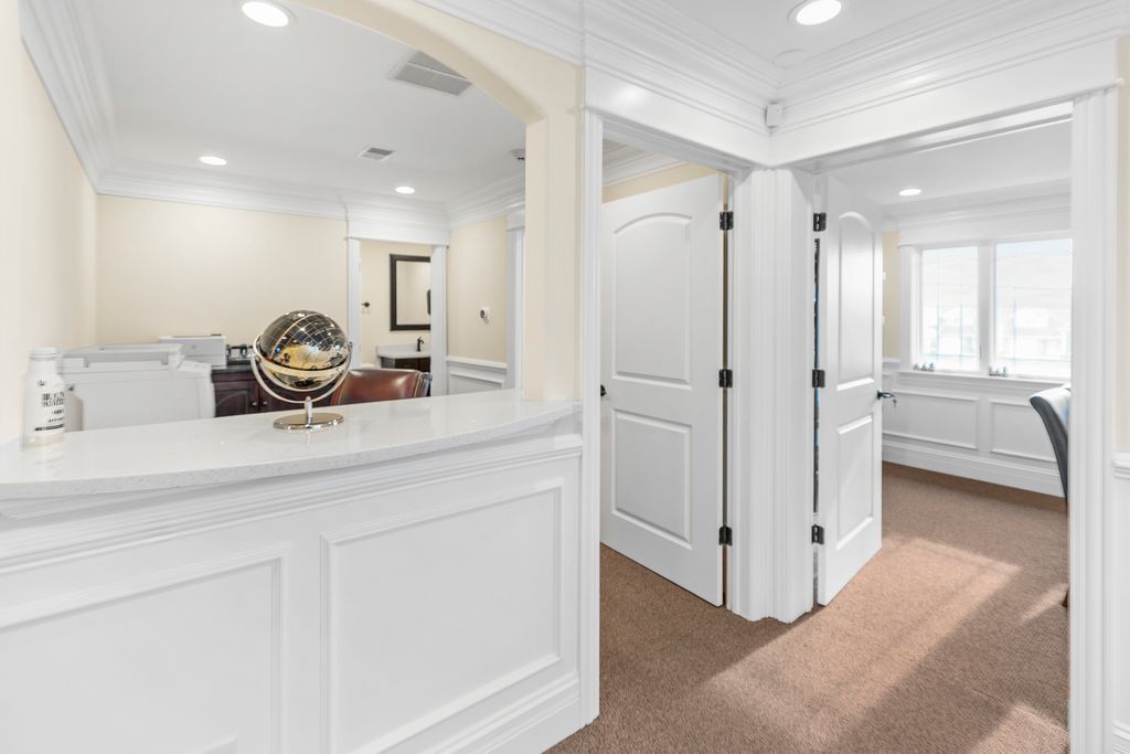 10005 S Roberts Road, Palos Hills, IL 60465