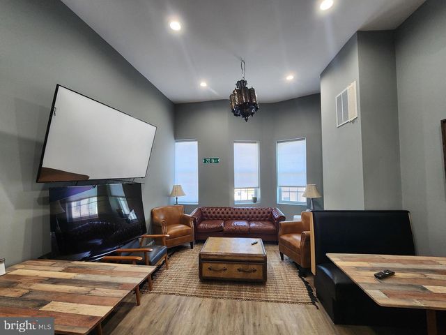 2124 GREENMOUNT AVE, Baltimore, MD 21218