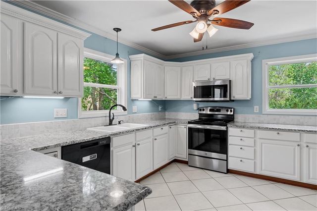5532 Folkstone Road, Pfafftown, NC 27040