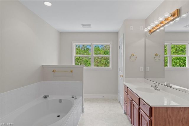 5532 Folkstone Road, Pfafftown, NC 27040