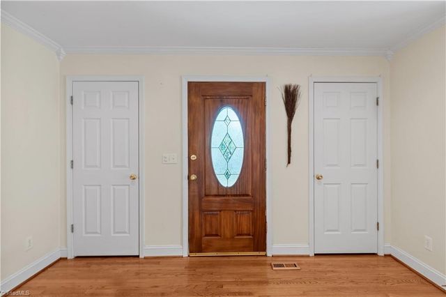 5532 Folkstone Road, Pfafftown, NC 27040
