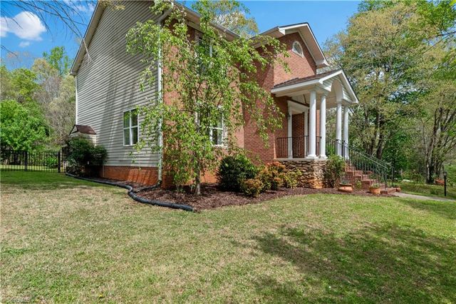 5532 Folkstone Road, Pfafftown, NC 27040