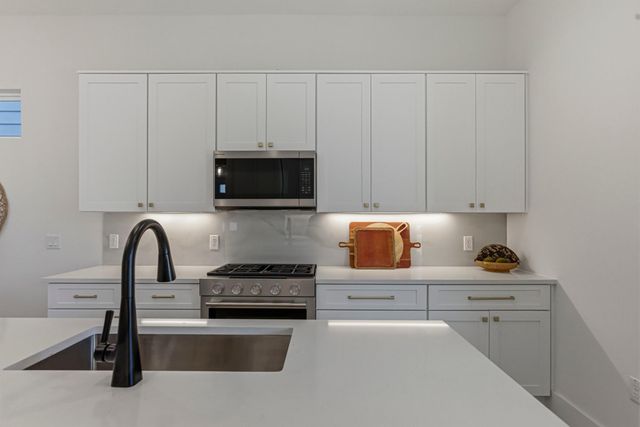 909 Calle Limon 1, Austin, TX 78702