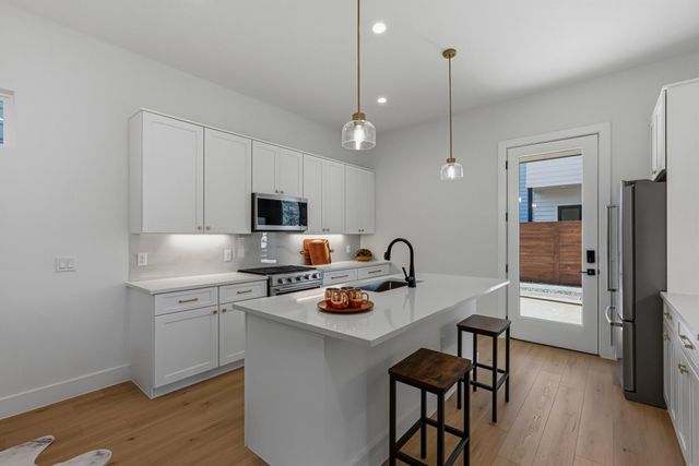 909 Calle Limon 1, Austin, TX 78702
