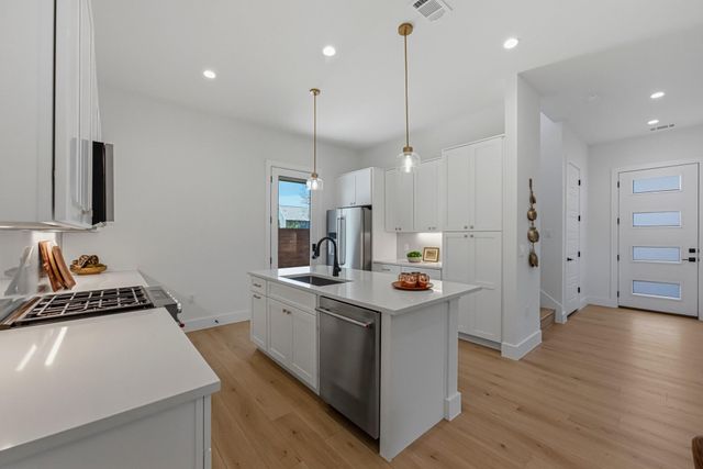 909 Calle Limon 1, Austin, TX 78702