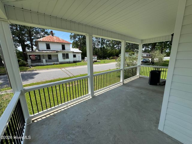 702 N Charlotte Street, Washington, NC 27889