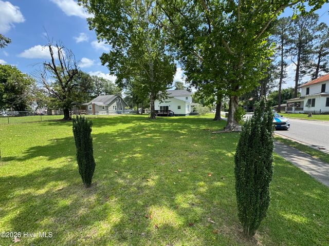 702 N Charlotte Street, Washington, NC 27889