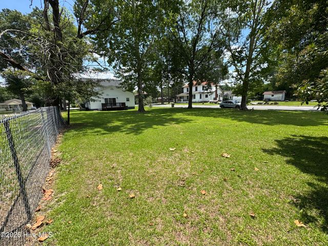 702 N Charlotte Street, Washington, NC 27889