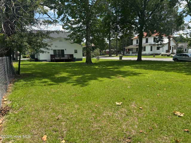 702 N Charlotte Street, Washington, NC 27889
