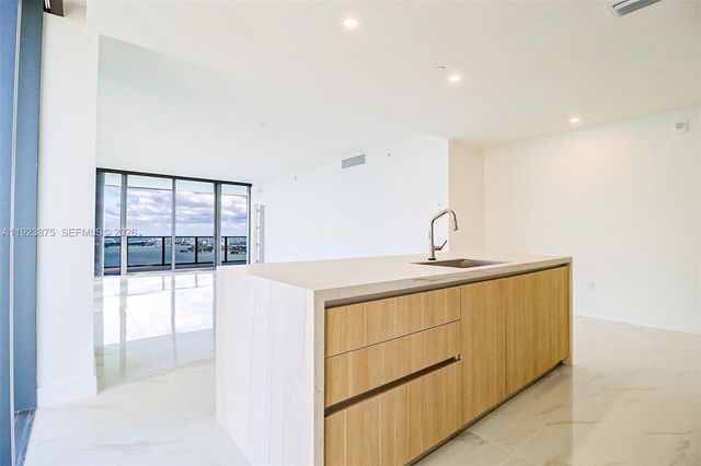 700 NE 24 st 4201, Miami, FL 33137