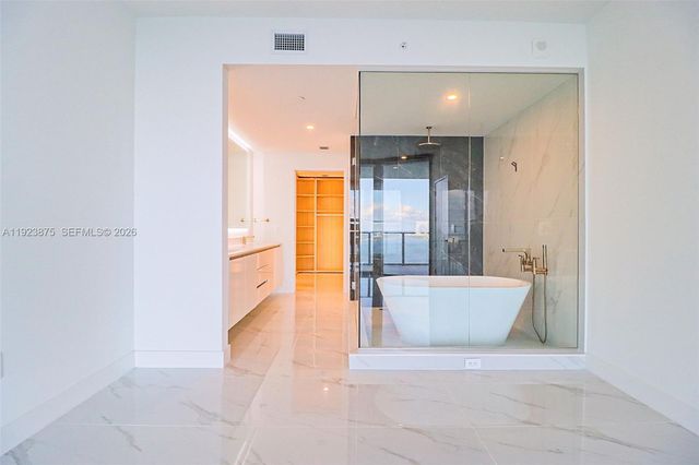 700 NE 24 st 4201, Miami, FL 33137