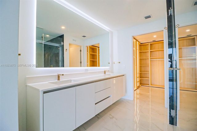 700 NE 24 st 4201, Miami, FL 33137