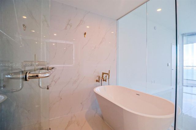 700 NE 24 st 4201, Miami, FL 33137