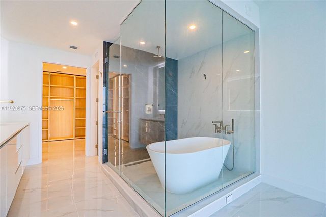 700 NE 24 st 4201, Miami, FL 33137