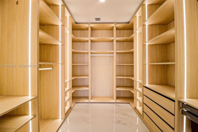 700 NE 24 st 4201, Miami, FL 33137