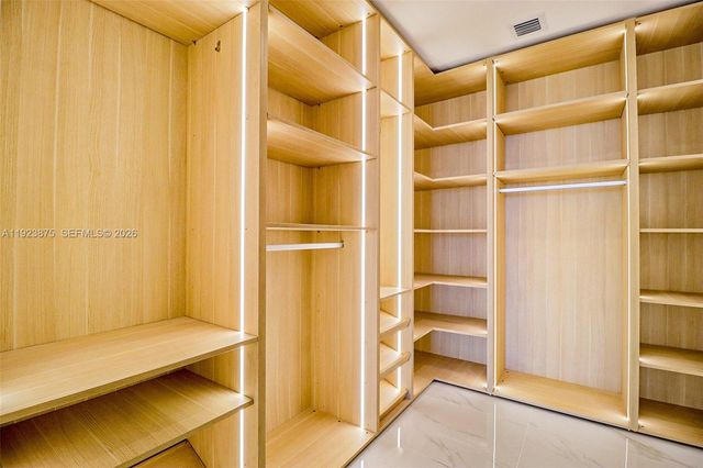 700 NE 24 st 4201, Miami, FL 33137